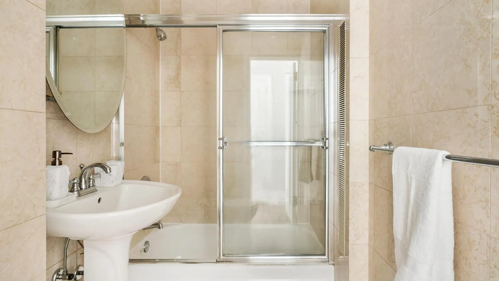 73-1504 Newly Reno Studio Uws Doorman Gym Laundry New York 0*,  ABD