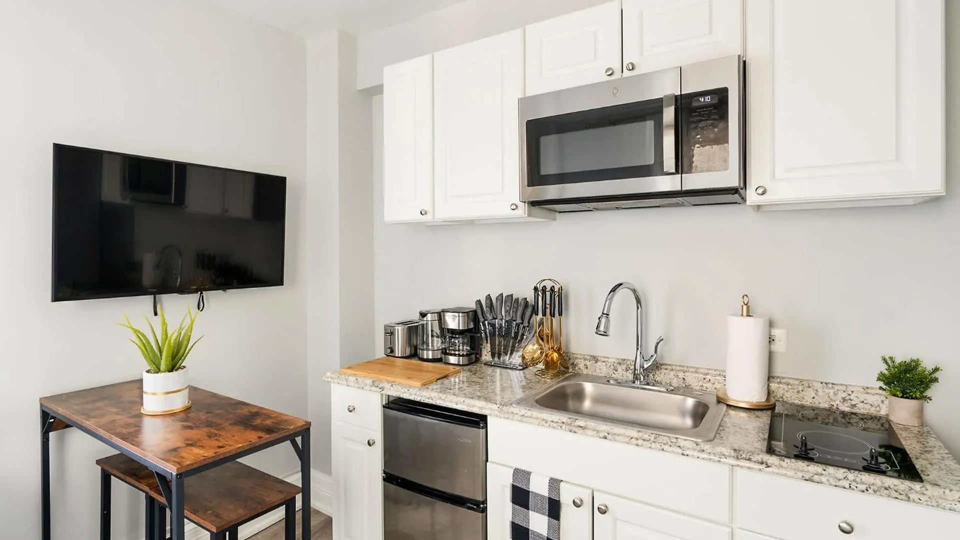 73-1504 Newly Reno Studio Uws Doorman Gym Laundry New York 0*,  ABD